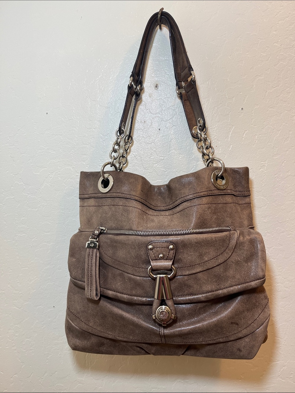 Makouski  Brown Soft Leather shoulder bag, with  2 big compartments and 4 smal